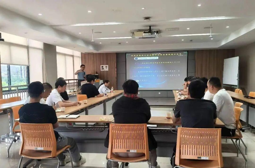 安寰家携手吴兴区安全生产协会入企开展货架安装高风险作业安全专题培训